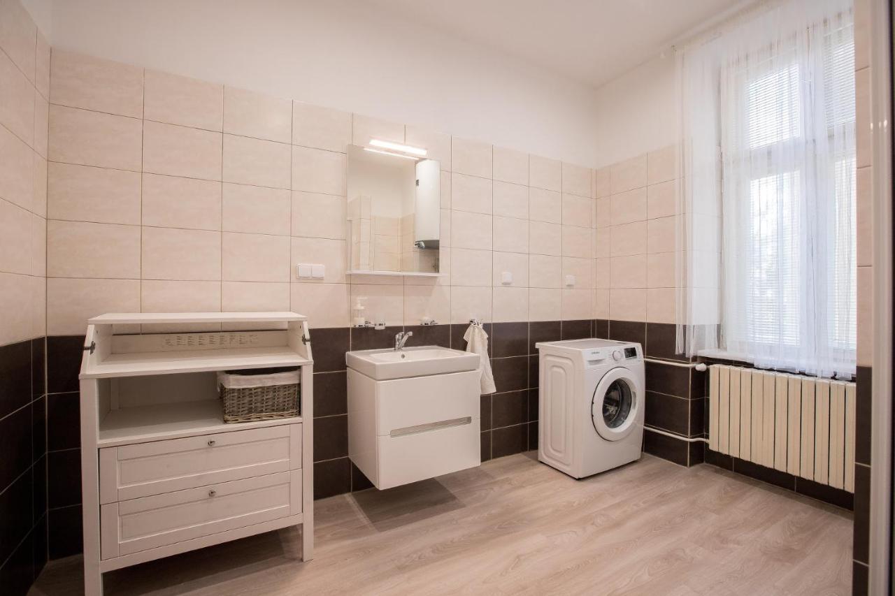 Family Apartment Ostrava Exteriör bild