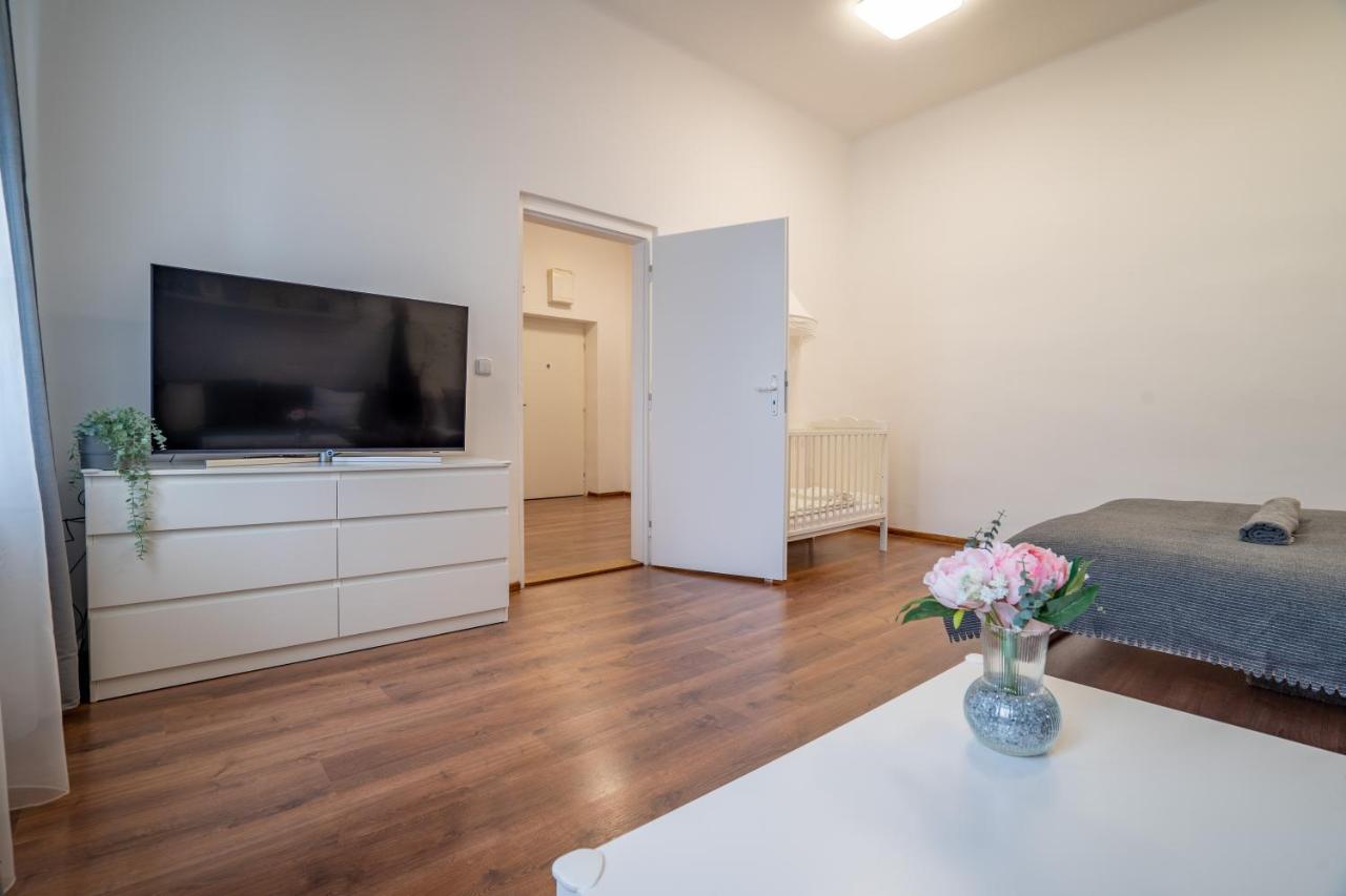 Family Apartment Ostrava Exteriör bild